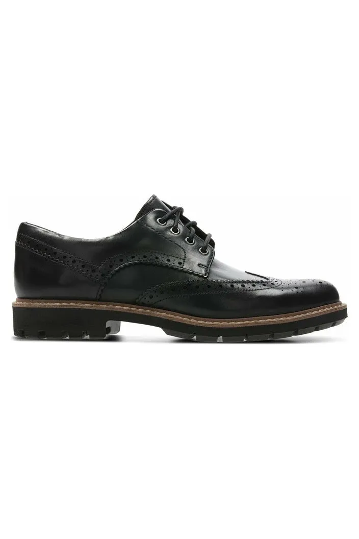 Clarks Batcombe Wing in black leather