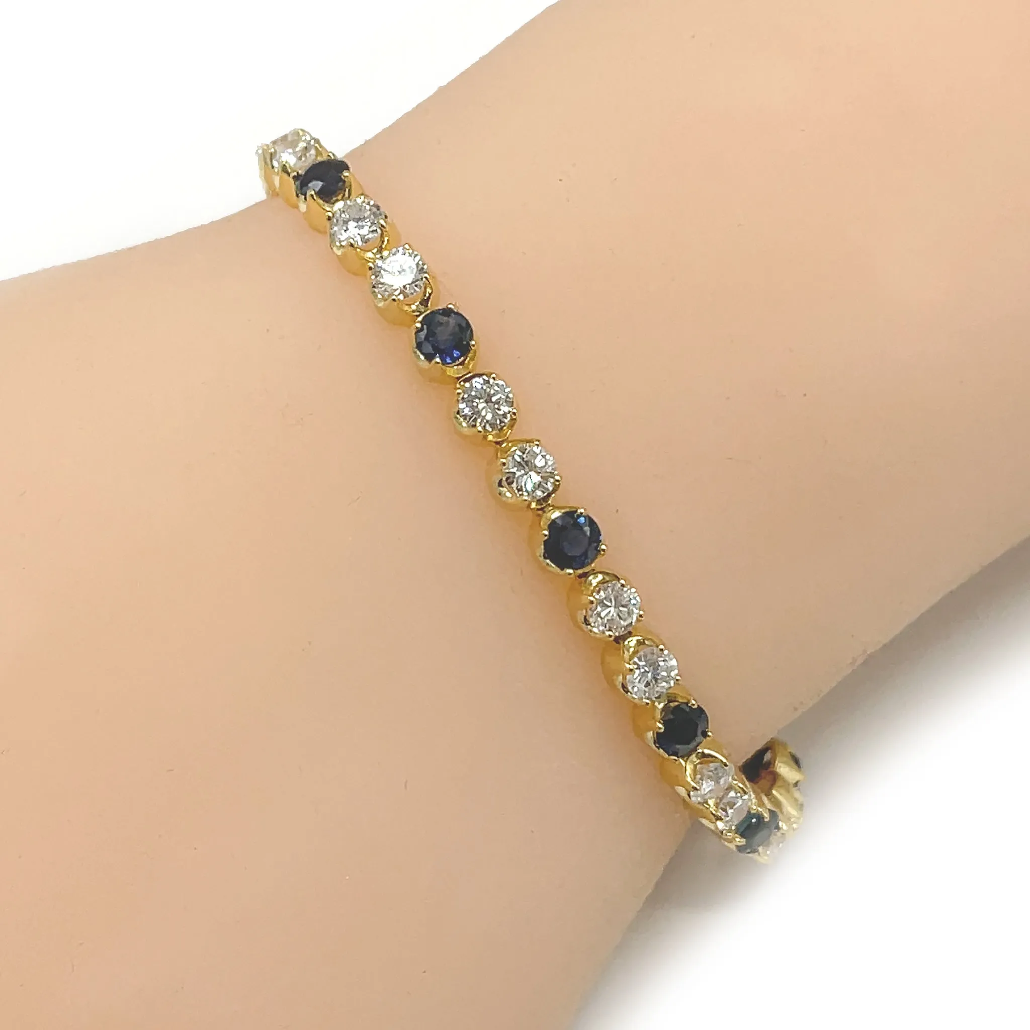 Classic Diamond & Sapphire Tennis Bracelet in 18k Gold