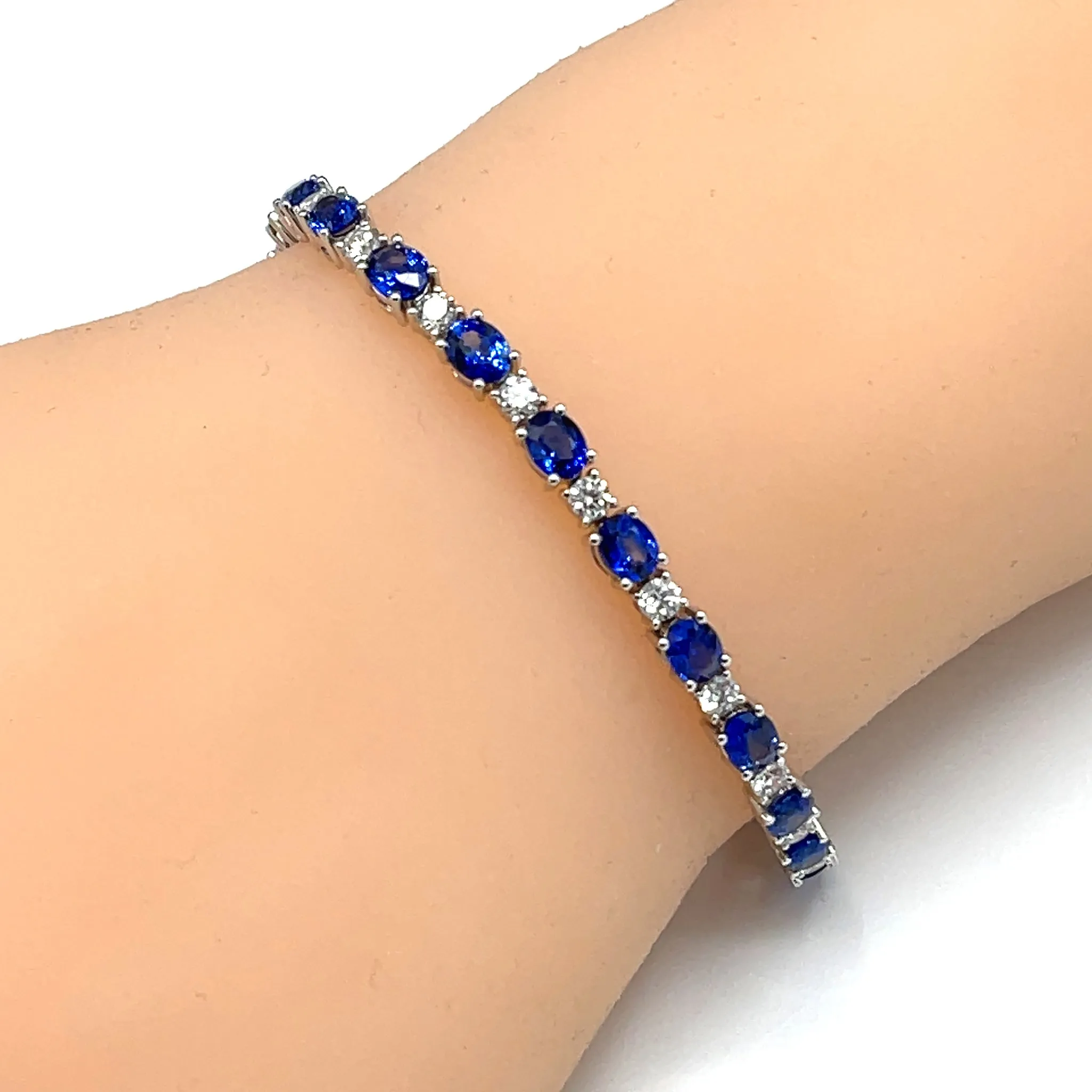 Sparkling 18k White Gold Sapphire and Diamond Tennis Bracelet