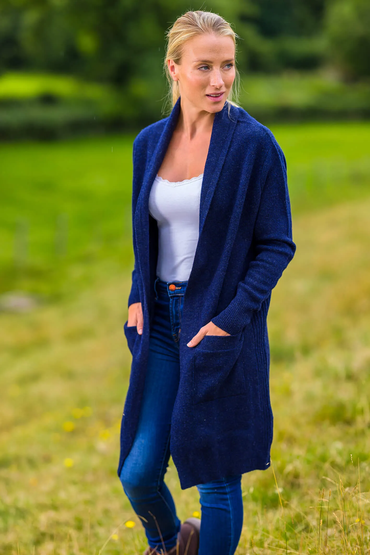 THE LAMBSWOOL CARDIGAN